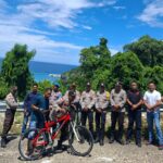 SAJAK PENGABDI: DI ATAS RODA YANG BERDENTUM   