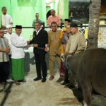 Serahkan Bantuan Kurban, Wakil Gubernur NTT Berpesan Tingkatkan Toleransi dan Kepedulian antar Umat Beragama.