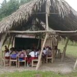 ANAK-ANAK BELAJAR DI BAWAH ATAP GEWANG