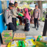 Hadir di Lorong Ketapang, Polres Ende Salurkan Bantuan untuk 23 KK Korban Gempa di Mautapaga.