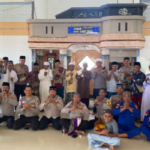Polisi Hadir di Tengah Jemaah: Jumat Keliling Polres Ende Pererat Silaturahmi di Borokanda.